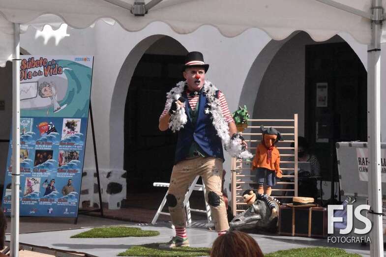 Momento de laactuación del artista Rafaelillo Clown en Telde este sábado/Francisco Javier Santana.